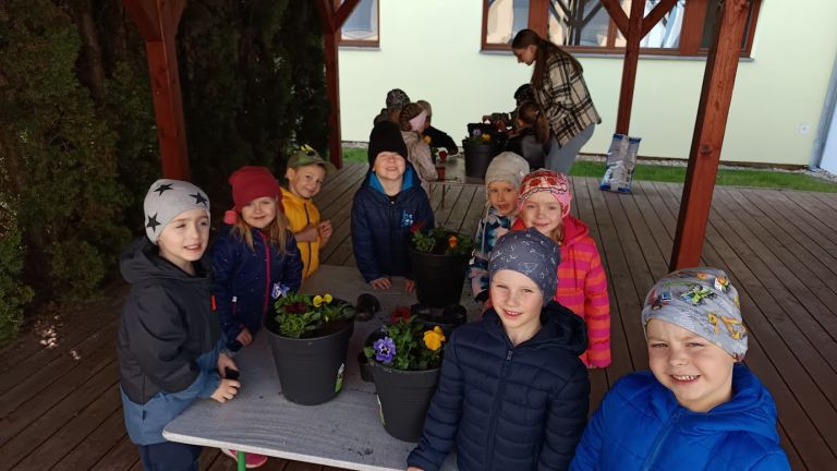 20.3. 2026 Sázeli jsme macešky